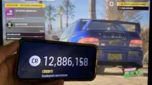 Forza Horizon 6 con Subaru blu e crediti accumulati rapidamente tramite gare automatiche e farming esperienza nel gioco di guida Xbox e PC.